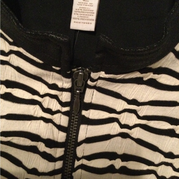 NWT Chicos Jacket with Faux Leather Trim. Size L - Picture 7 of 10